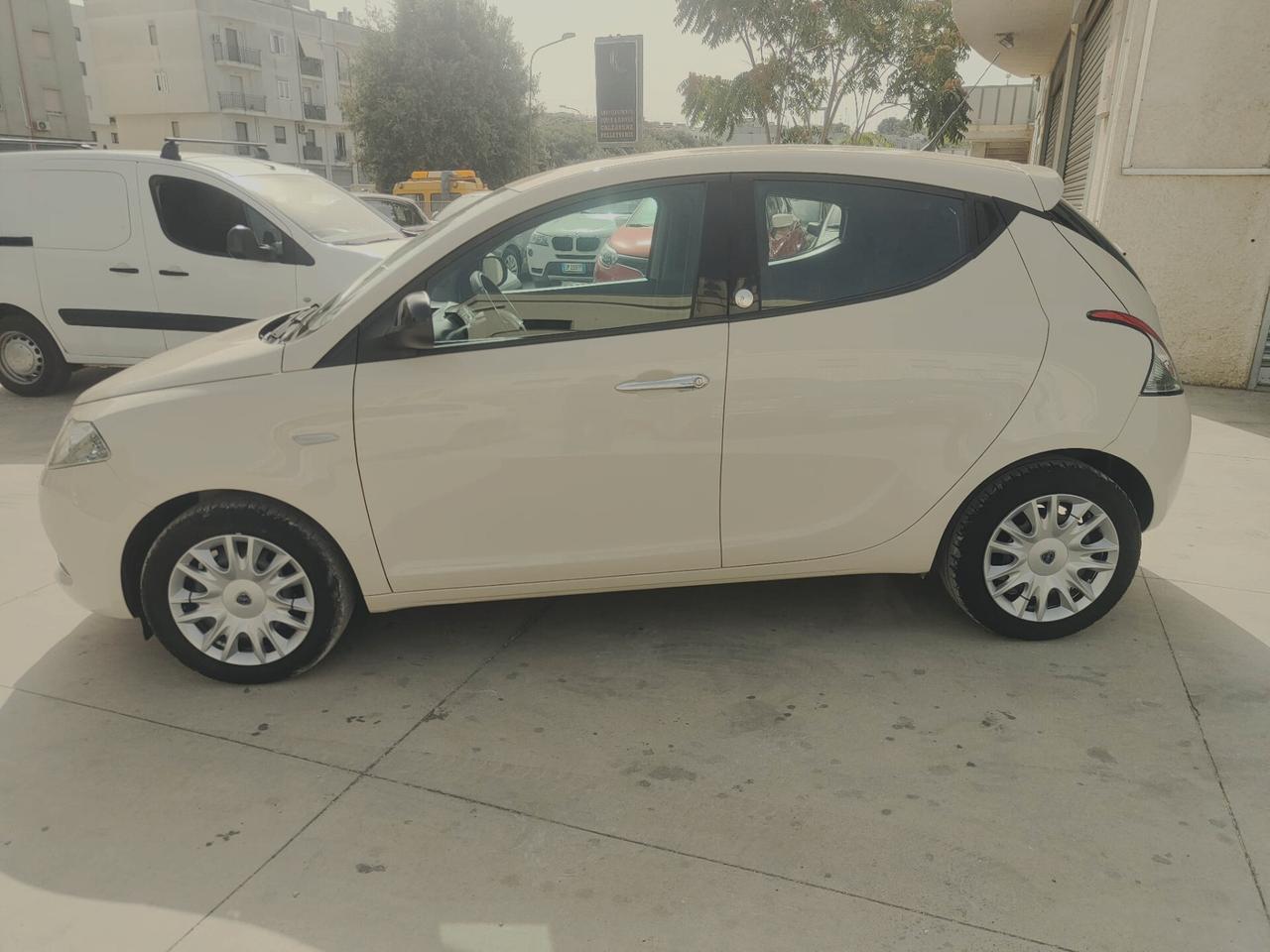 Lancia Ypsilon 1.2 69 CV 5 porte GPL Ecochic Silver