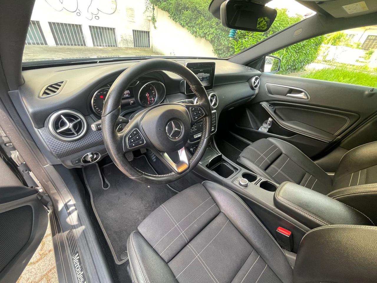 Mercedes-Benz A 200 Business A 200 D