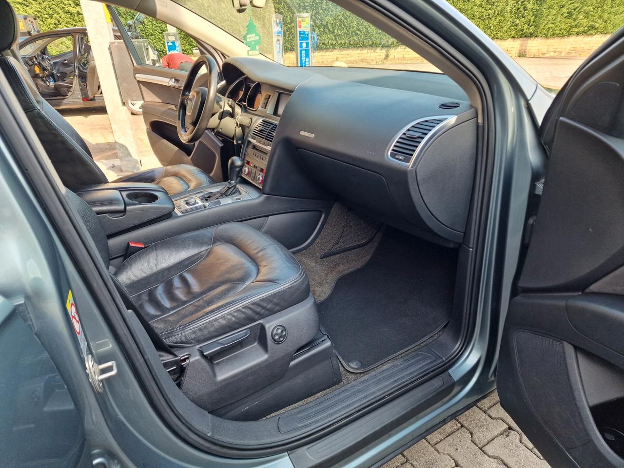 Audi Q7 3.0TDI TDI quattro tiptronic