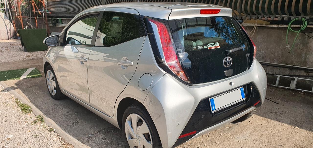 Toyota Aygo 1.0 VVT-i 69 CV 5 porte x-play TSS