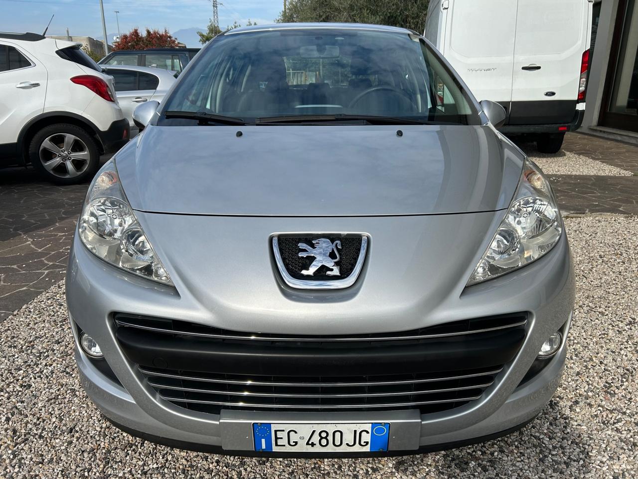 Peugeot 207 - 2011 1.4 8V 75CV 89.000 KM