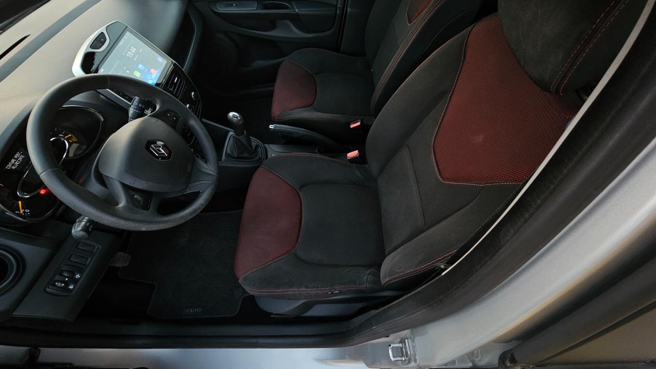 Renault Clio 1.2 75CV 5P Costume National