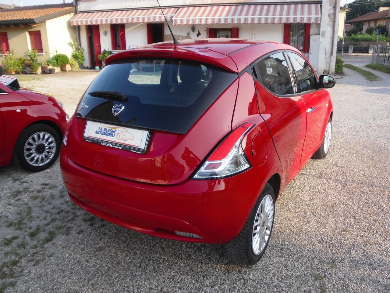 Lancia Ypsilon 1.2 69 CV 5 porte Silver neopatentati