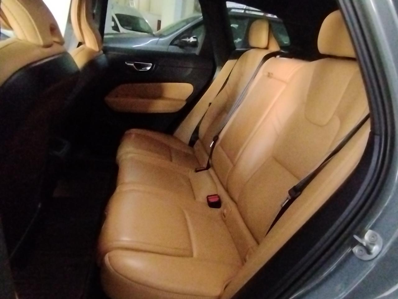 Volvo XC 60 XC60 B4 (d) automatico Plus Bright AUTOCARRO 5 POSTI