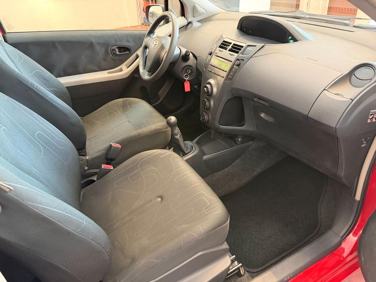 Toyota Yaris 1.0 3 porte Sol 92.000km neopat no aria condizionata