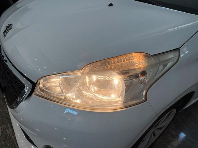 Peugeot 208 1.4 HDi 68 CV 5 porte Allure