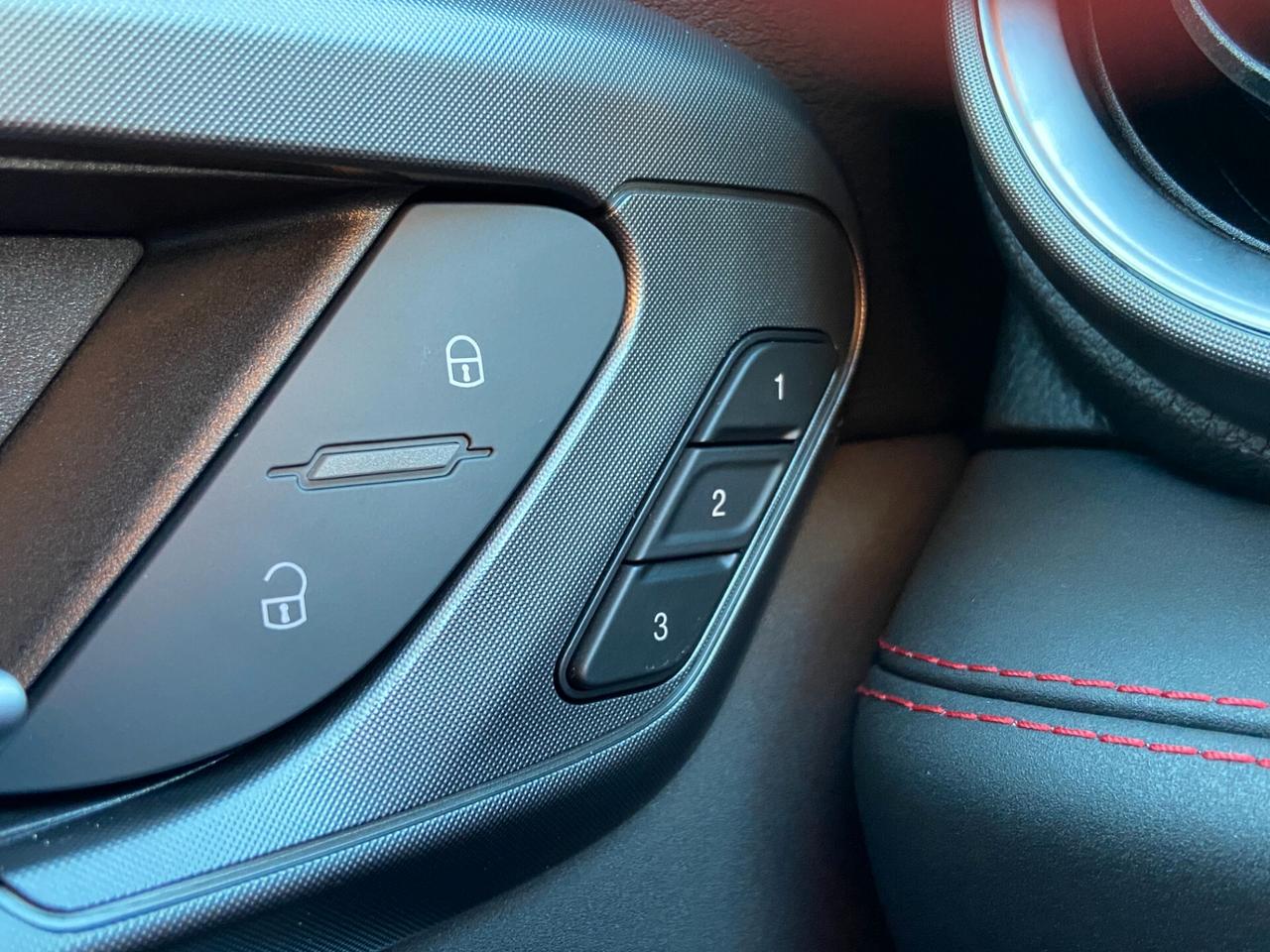 Alfa Romeo Tonale 1.5 mhev Tributo Italiano 160 CV KM 0