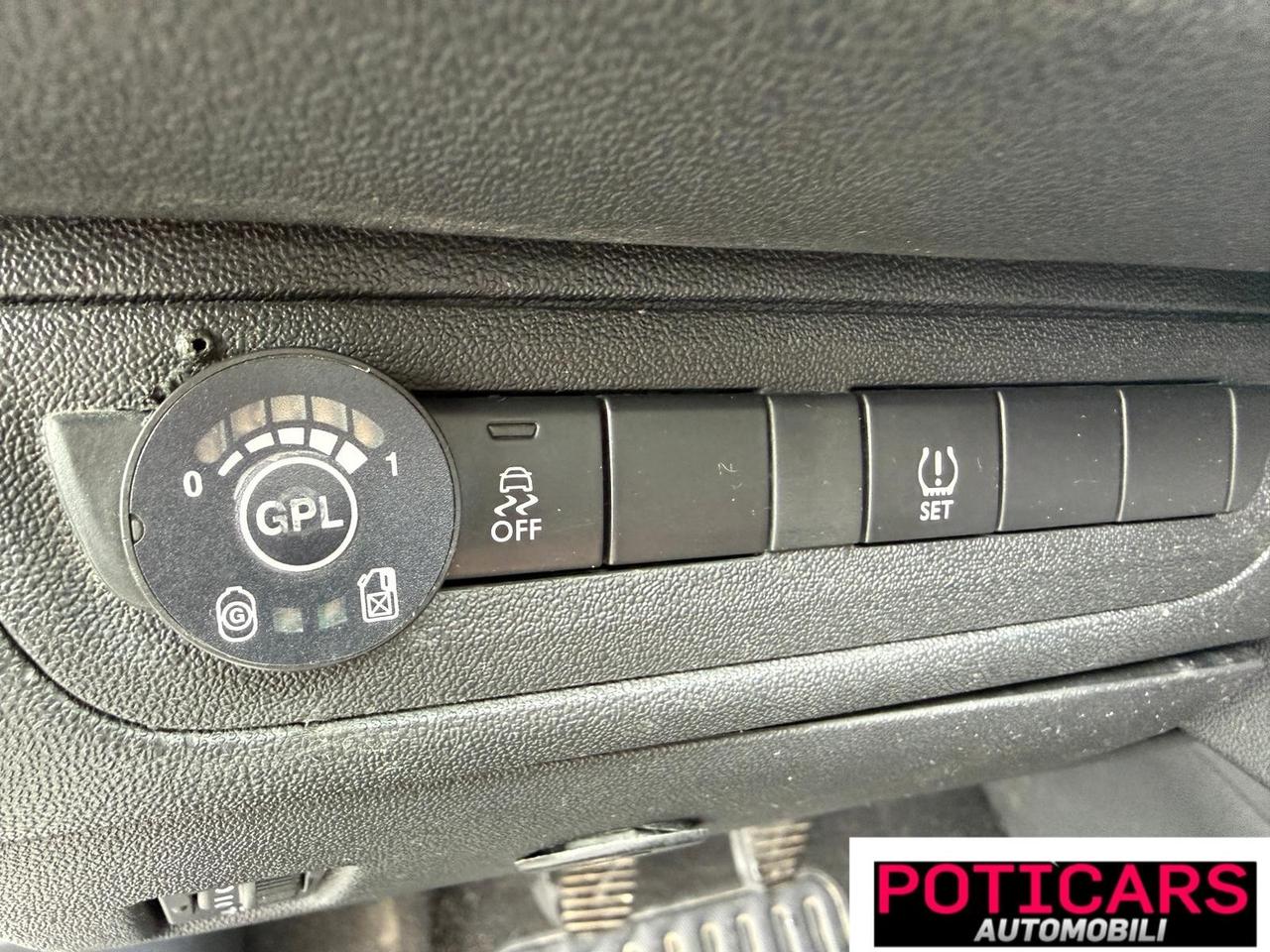 Peugeot 208 1.2 80 CV 3p. GPL Access