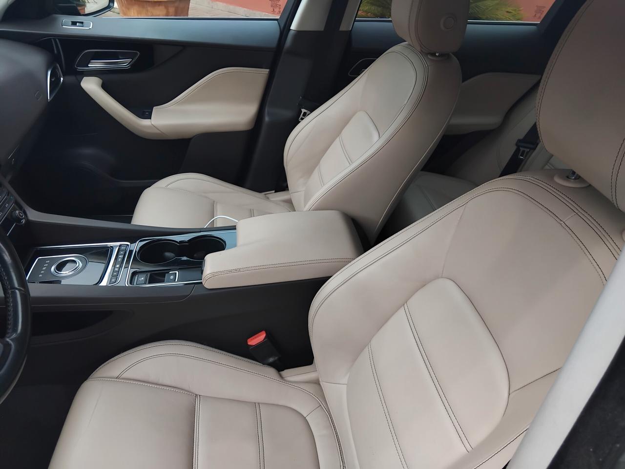 Jaguar F-Pace 2.0 D 180 CV Portfolio