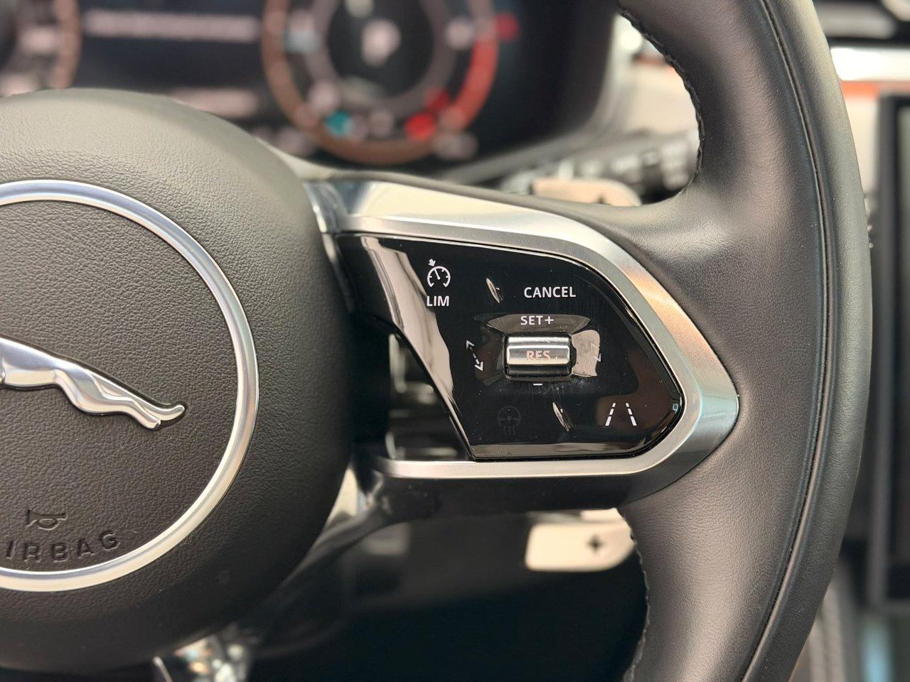 Jaguar F-Pace 2.0d i4 mhev R-Dynamic SE awd 204cv auto