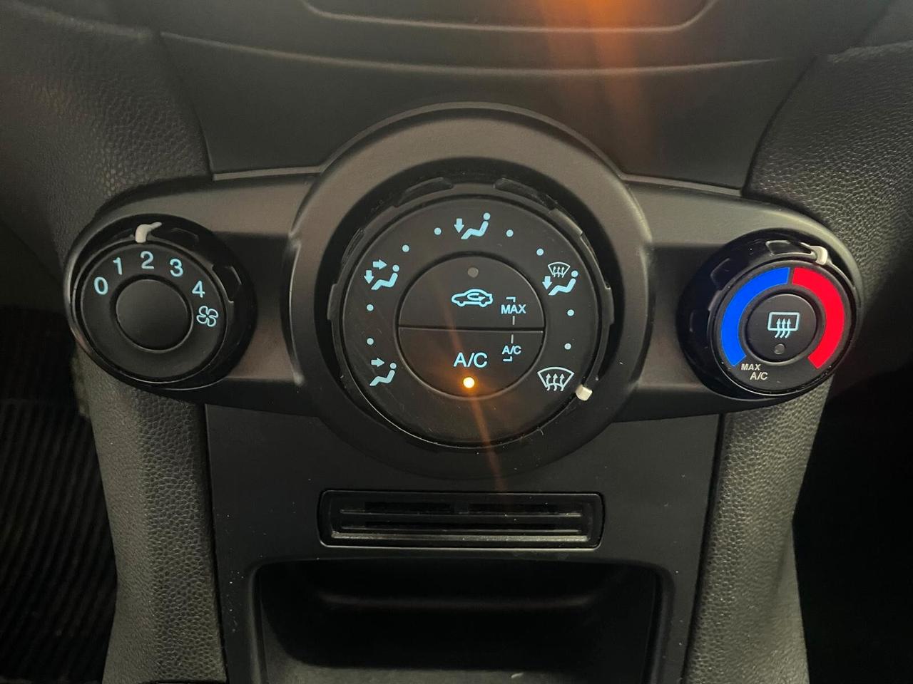 Ford Fiesta 1.4 5p. Bz.- GPL Titanium