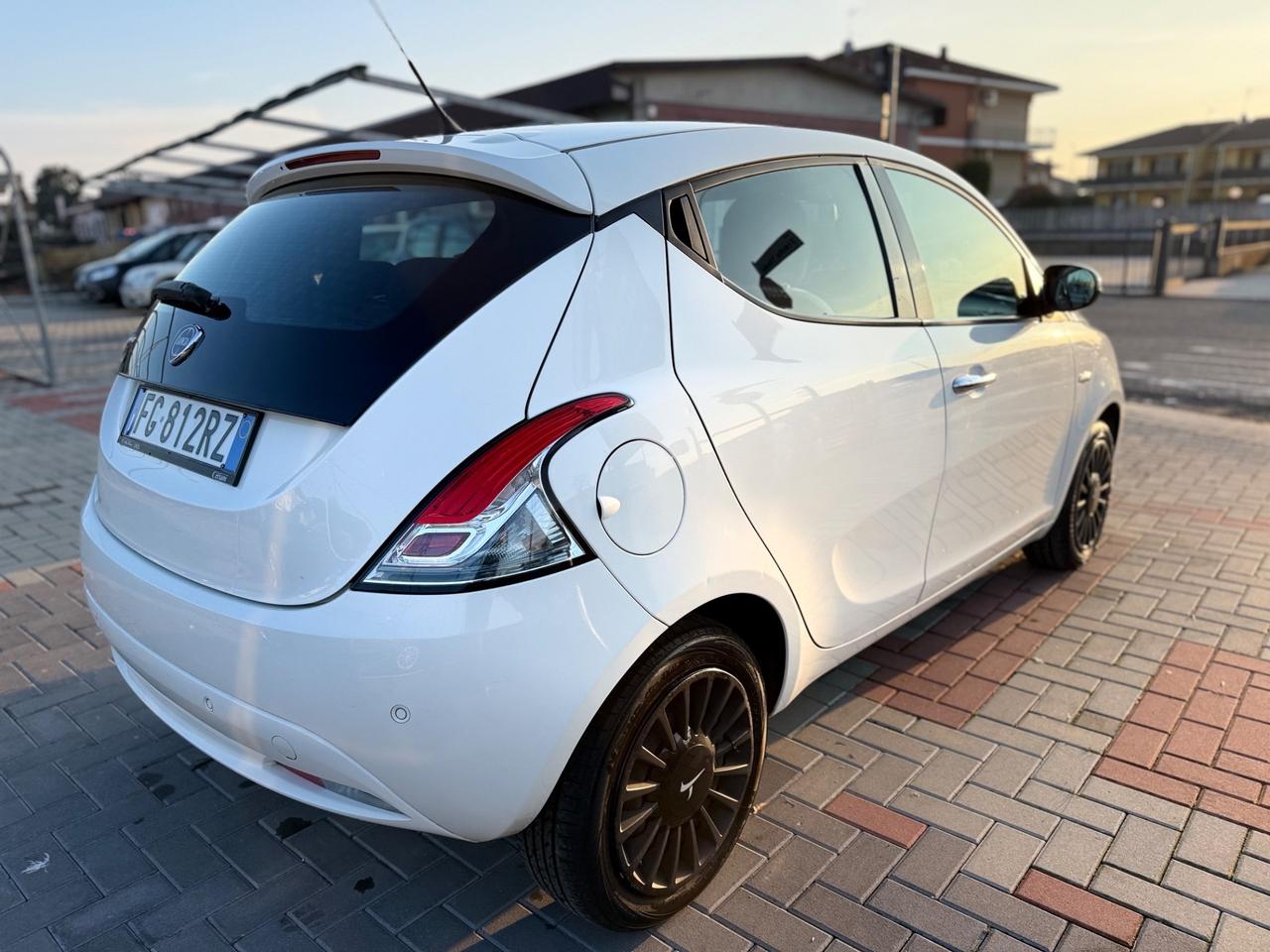 Lancia Ypsilon 1.2 69 CV 5 porte Gold