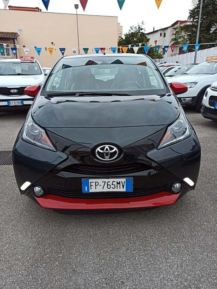 Toyota Aygo 1.0 VVT-i 69 CV 5 porte x-Black TSS MMT