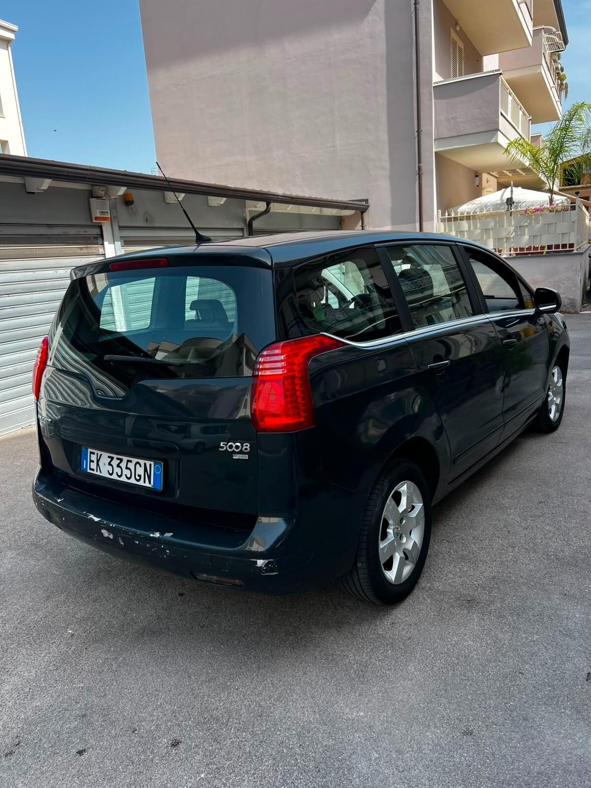 Peugeot 5008 1.6 e-HDi 112CV Stop&Start cambio robotizzato Tecno
