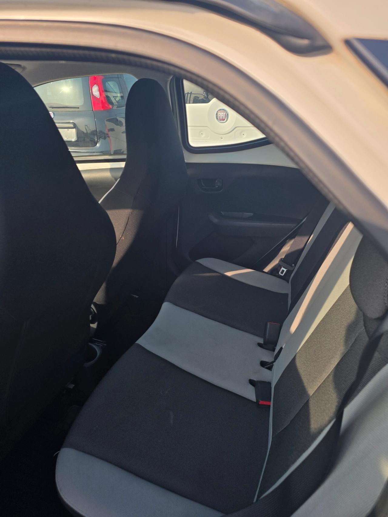 Toyota Aygo 1.0 VVT-i 69 CV 5 porte x-clusiv