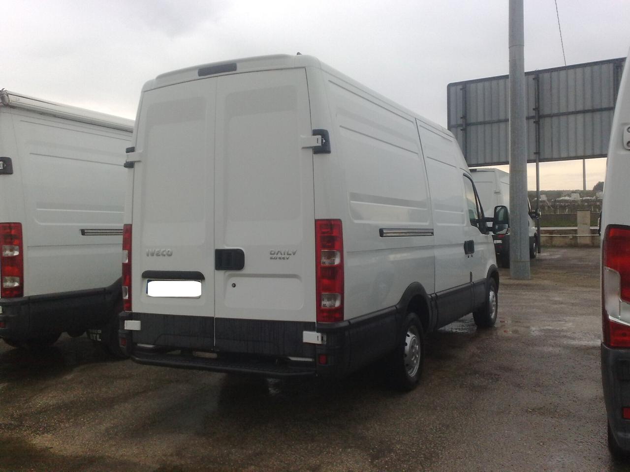 Iveco Daily 35s14 Furgone di serie - 2011