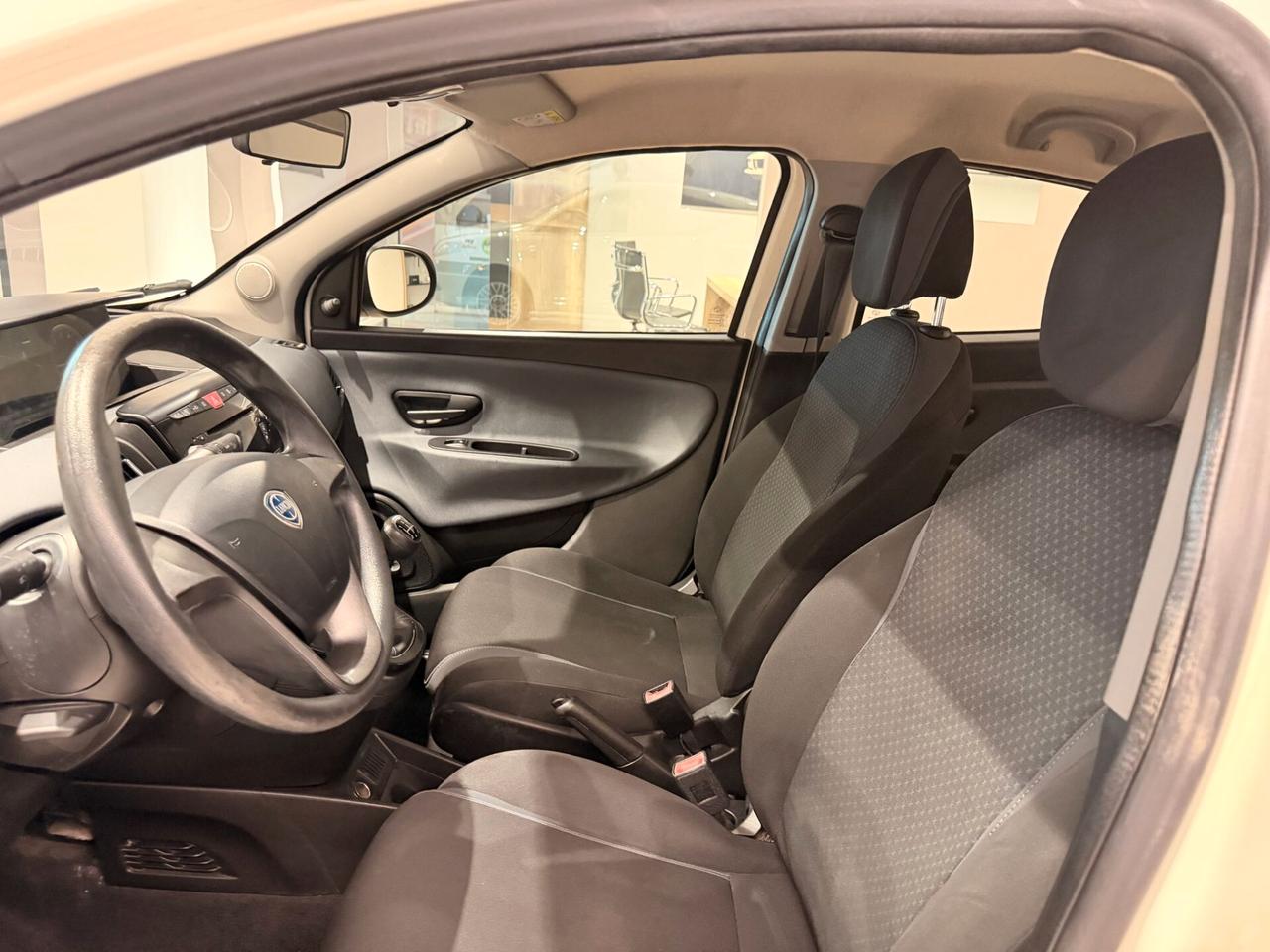 Lancia Ypsilon 1.2 69 CV 5 porte Platinum