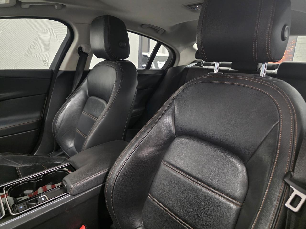 Jaguar XE 2.0 D Turbo 180CV Portfolio