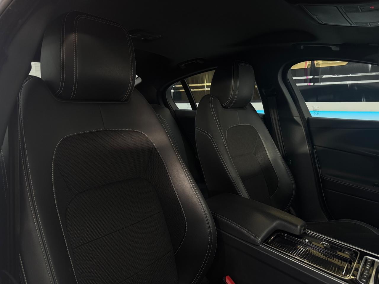 Jaguar XE 2.0 D 240 CV AWD aut. R-Sport