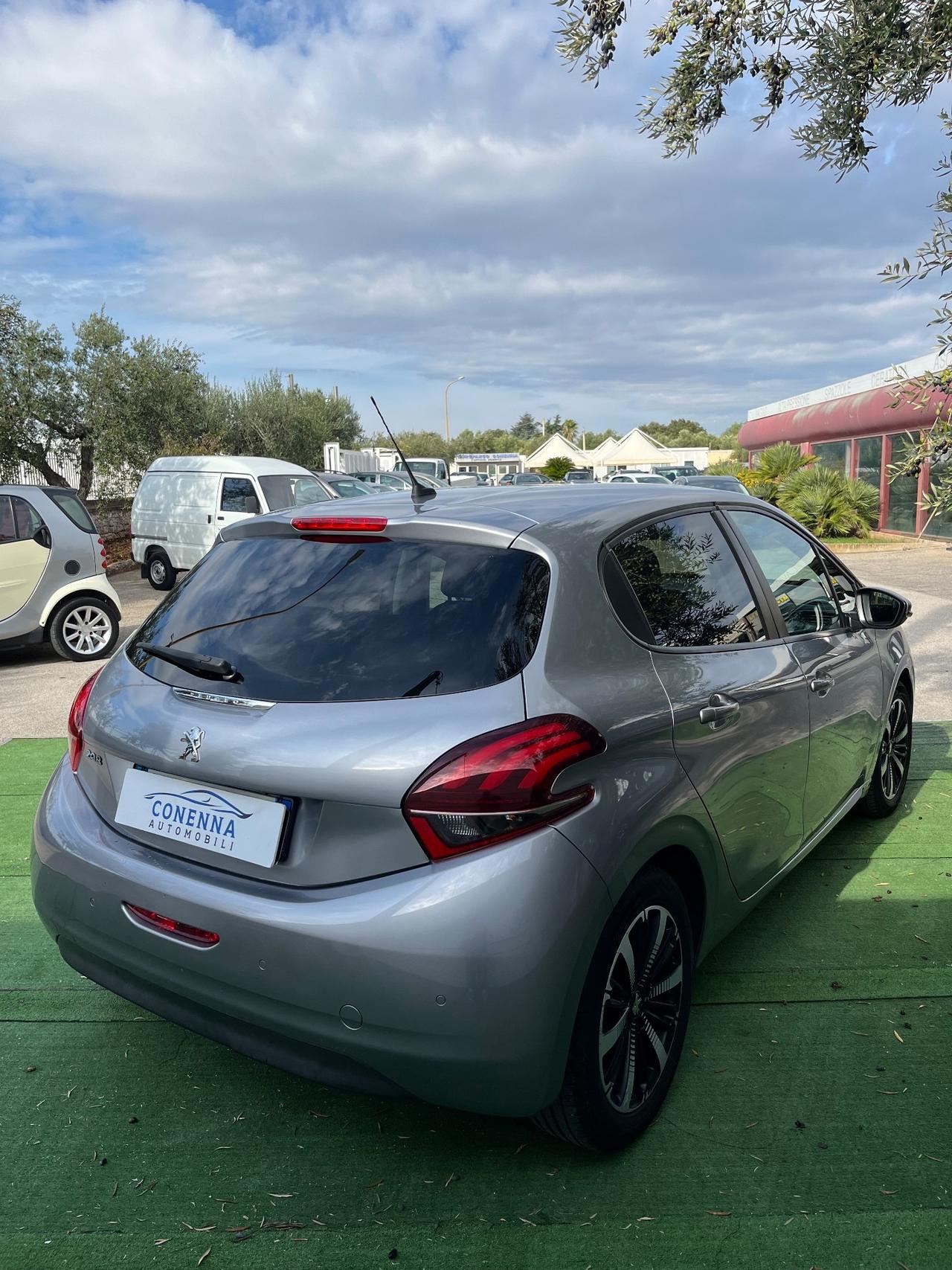 Peugeot 208 PureTech 82 Stop&Start Signature