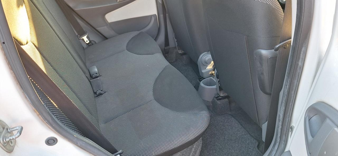 Toyota Aygo 1.0 12V VVT-i 5 porte Sol Connect