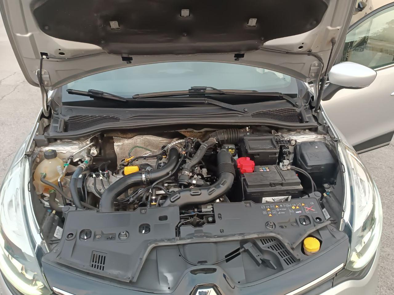 RENAULT Clio TCe 12V 90 CV 5 porte Moschino Intens