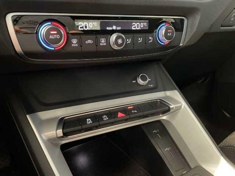Audi Q3 II 2018 35 2.0 tdi Identity Black s-tronic