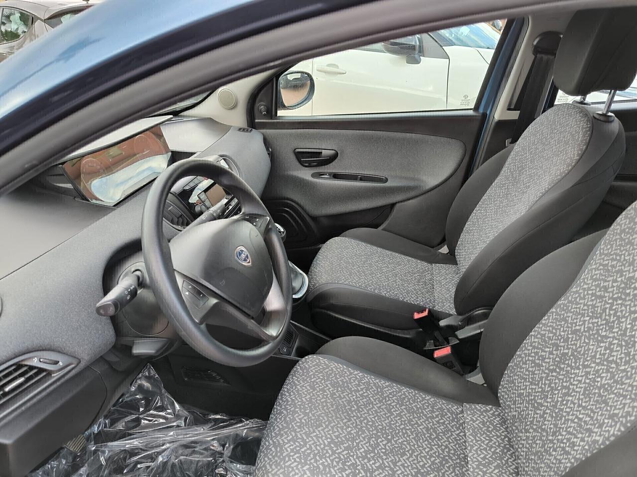 Lancia Ypsilon 1.0 FireFly 5 porte S&S Hybrid Ecochic Silver