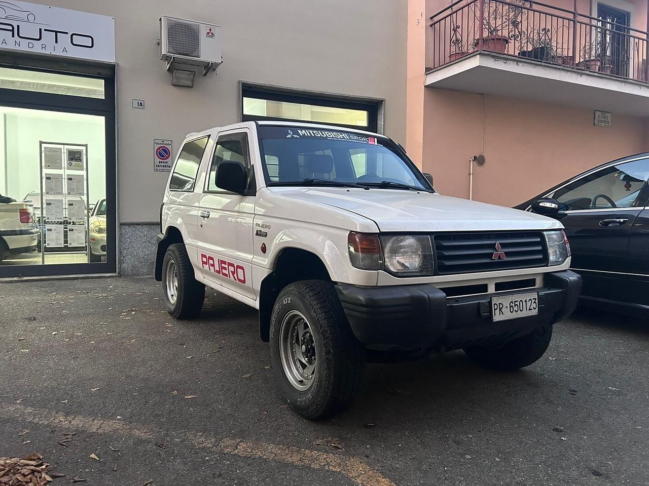 Mitsubishi Pajero iscirtto ASI con gancio traino
