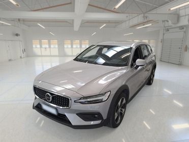 VOLVO V60 CROSS COUNTRY B4 D AWD AUTOM. CORE STATION WAGON