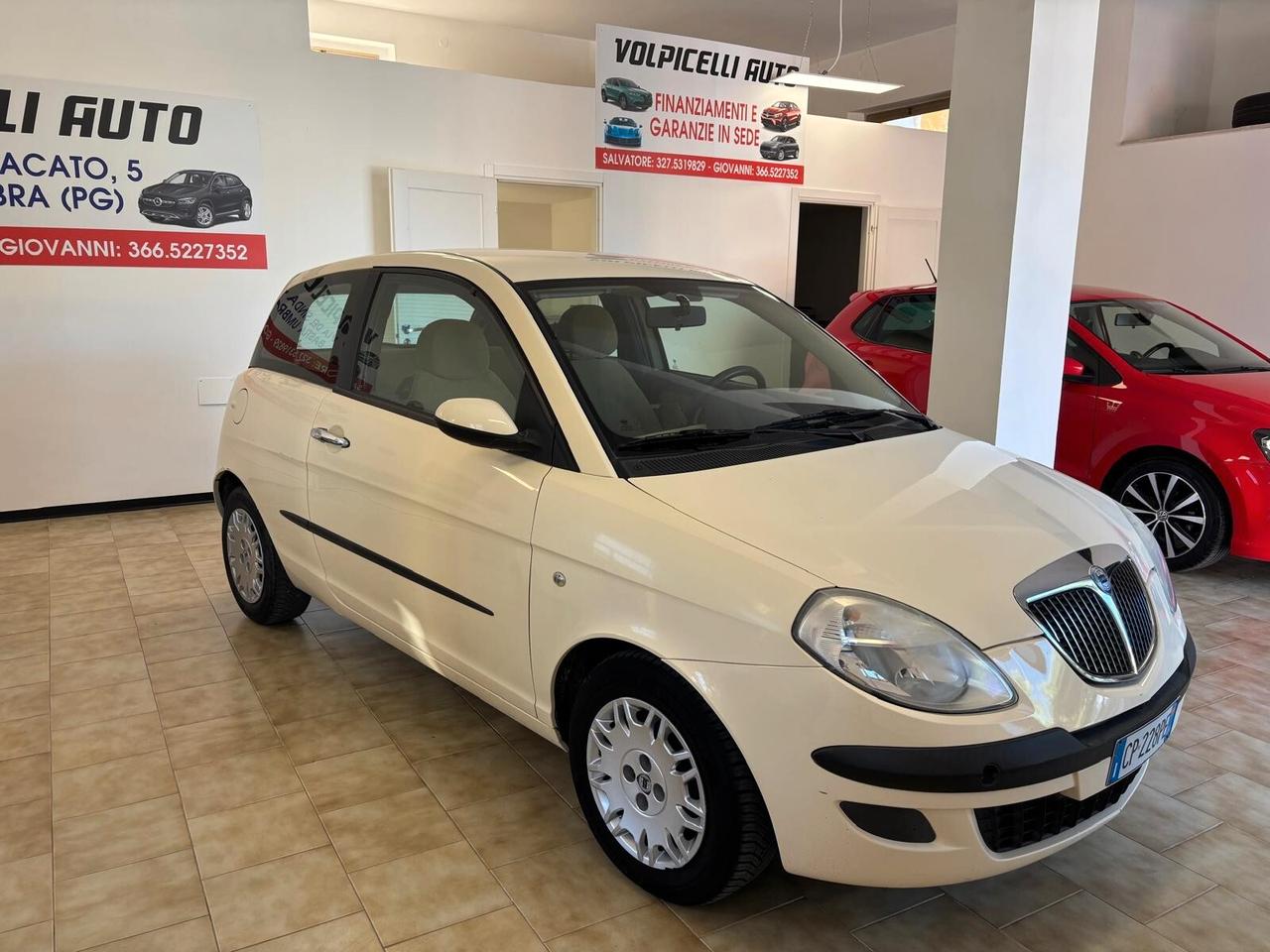 LANCIA YPSILON ANNO 2004 BZ 1.4 AUTOMATICA ADATTA NEOPATENTATI KM 100 MILA