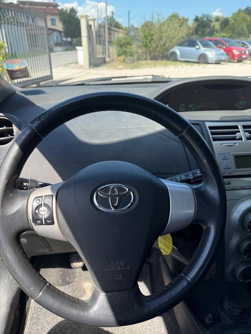 TOYOTA YARIS 2" SERIE
