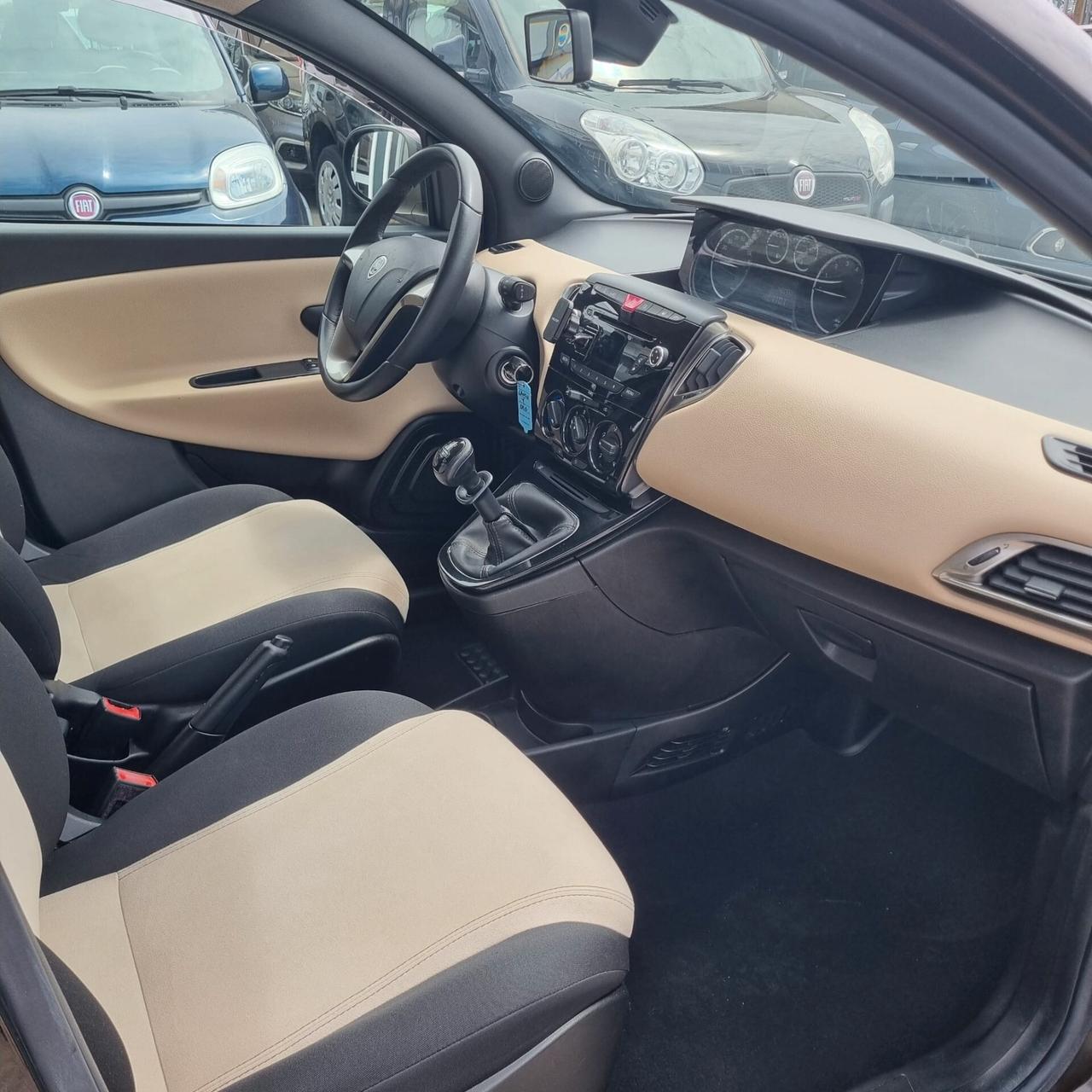 Lancia Ypsilon 1.2 69 CV Unyca