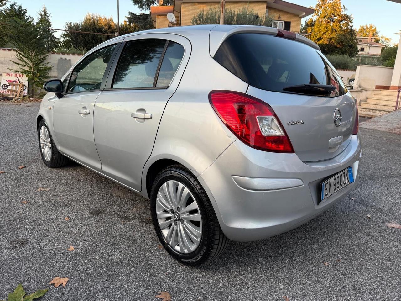 Opel Corsa 1.2 85CV 3 porte GPL-TECH b-color