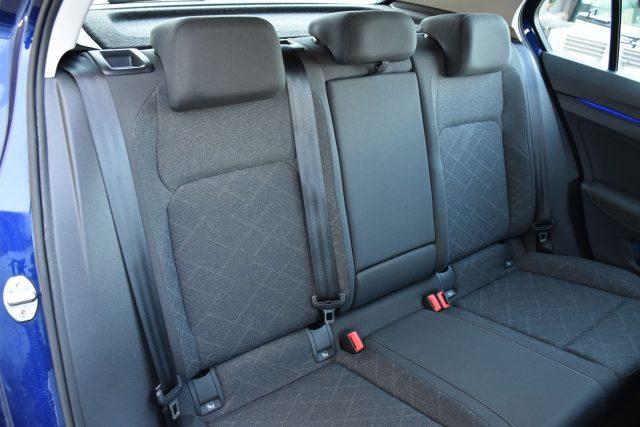VOLKSWAGEN Golf 1.0 eTSI EVO DSG Life *Luci ambiente*