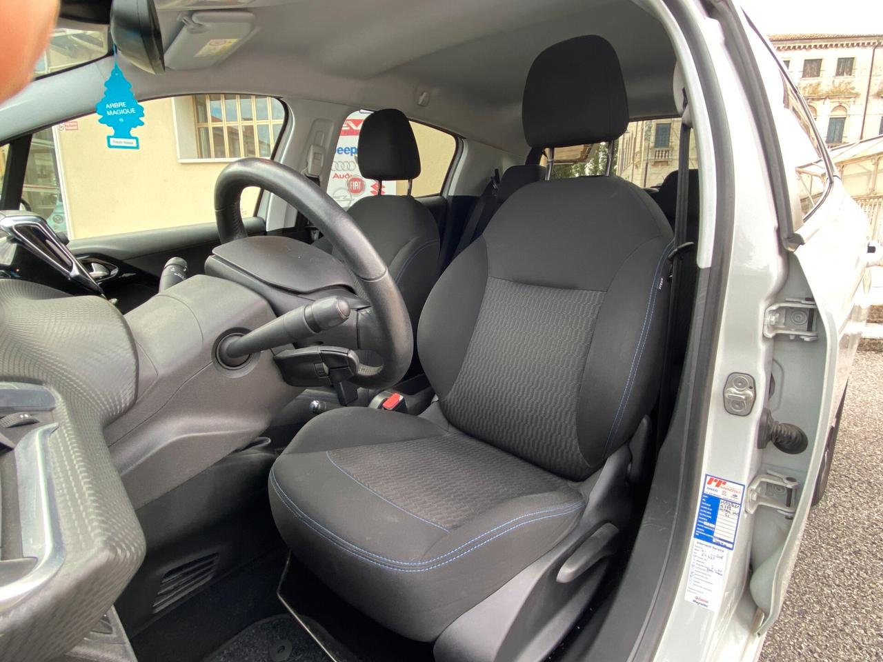 Peugeot 208 BlueHDi 100 S&S Signature