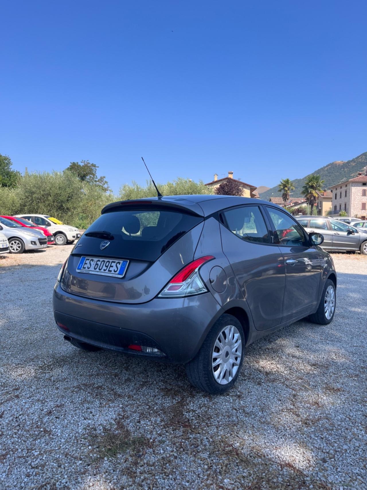 Lancia Ypsilon 1.2 GPL 69 cv 2014