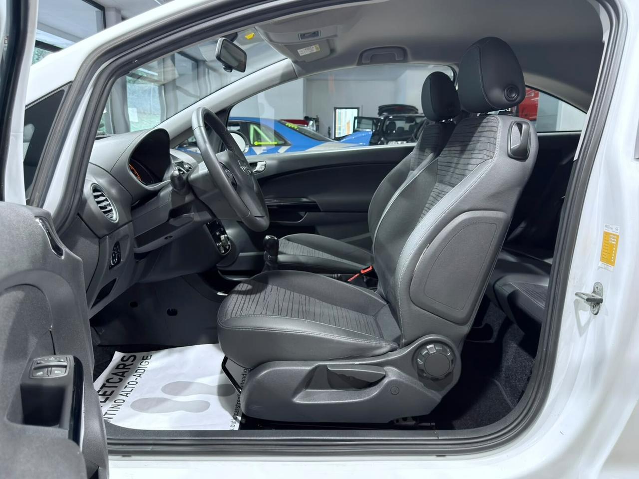 OPEL CORSA 1.2 86cv 110.000km 2014 NEOPATENTATI