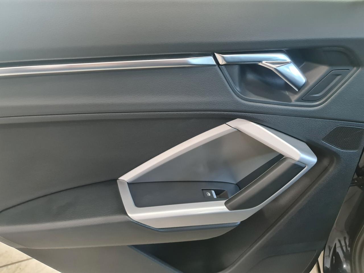 Audi Q3 35 TDI S tronic Business