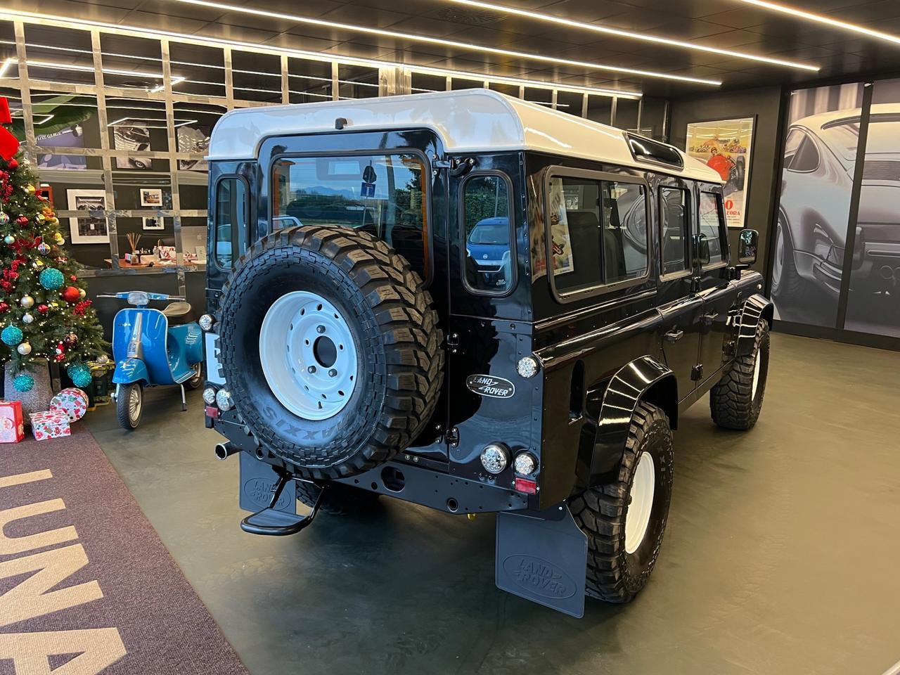 Land Rover Defender 110 2.4 TD4 Station Wagon SE