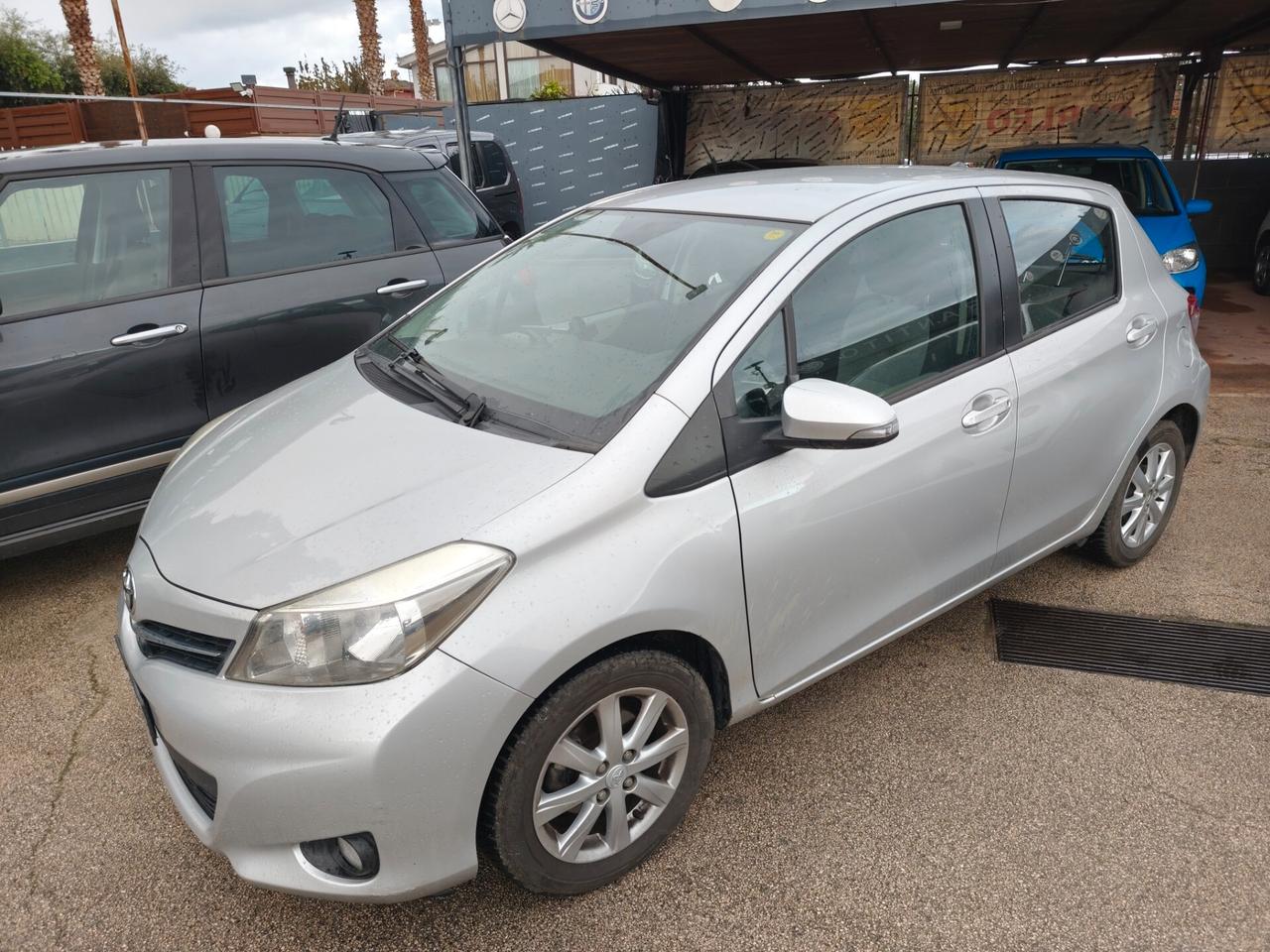 Toyota Yaris 1.0 BENZINA Lounge