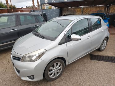 Toyota Yaris 1.0 BENZINA Lounge