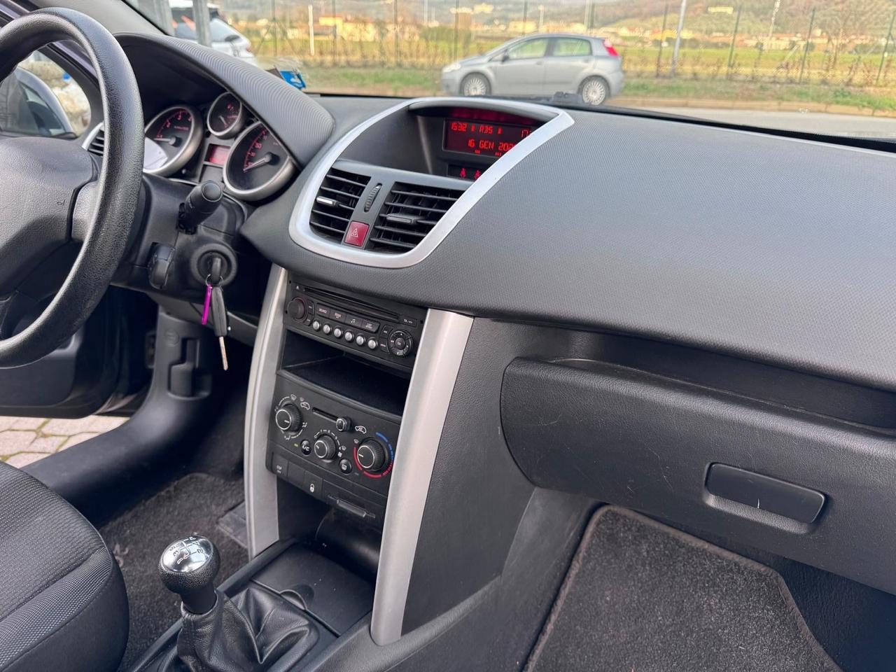 Peugeot 207 1.4 8V 75CV 3p. Special Edition