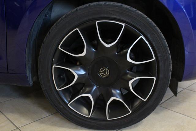 LANCIA Ypsilon 1.2 69 CV 5 porte MOMO DESIGN GPL/BENZ