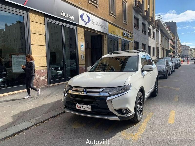 Mitsubishi Outlander Outlander 2.2 DI-D 4WD Instyle Plus SDA 7 posti (PROMO)