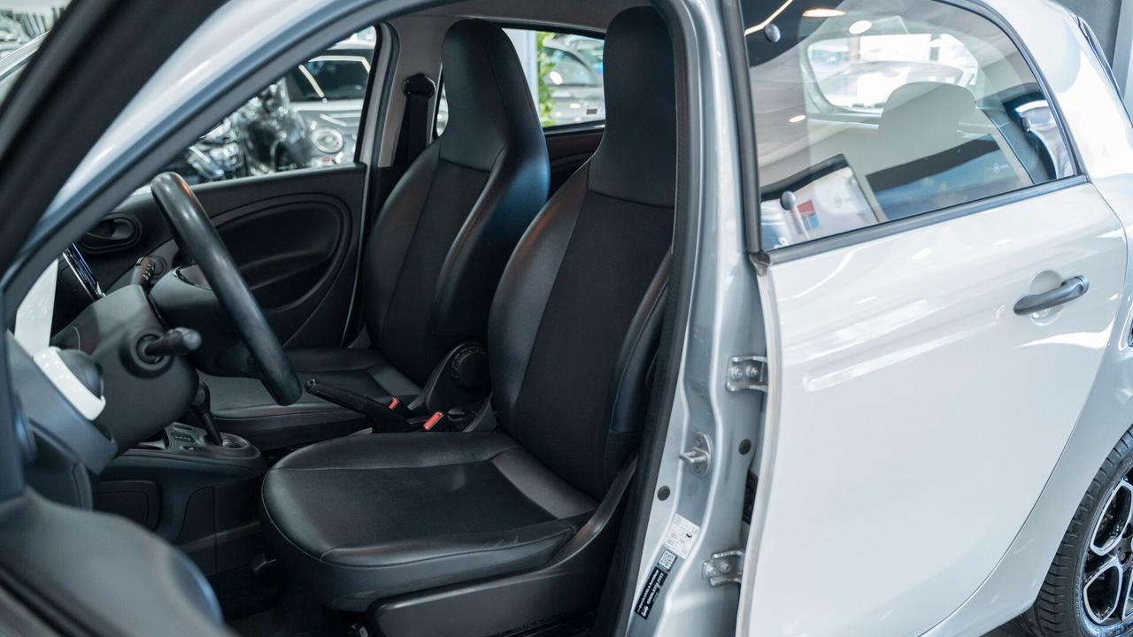 Smart ForFour 1.0 YOUNGSTER 71 CV TWINAMIC AUTO NAVI PELLE FULL