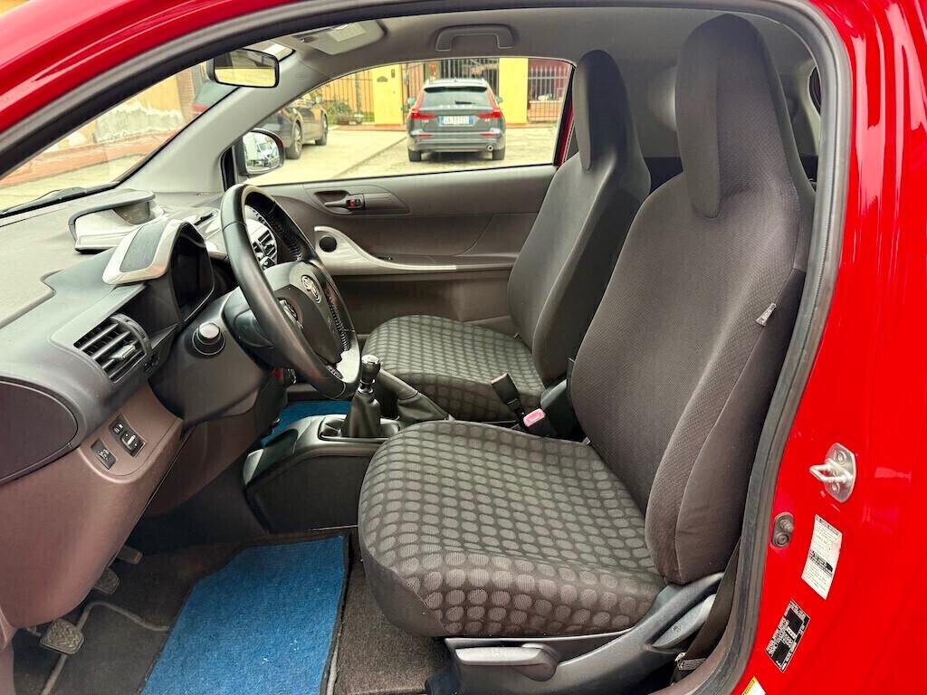 Toyota iQ 1.0 Sol