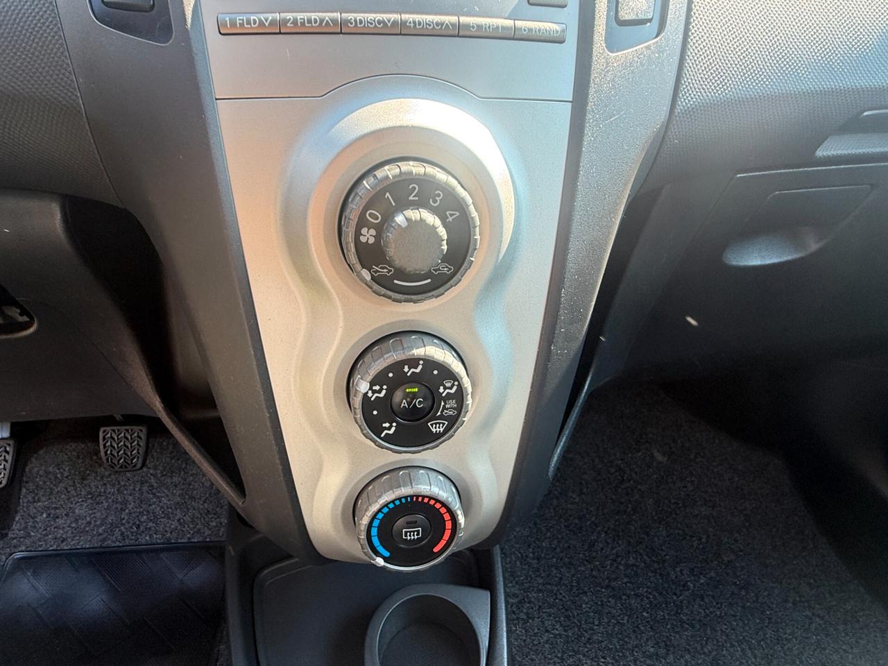 Toyota Yaris 1.0 3 porte Sol