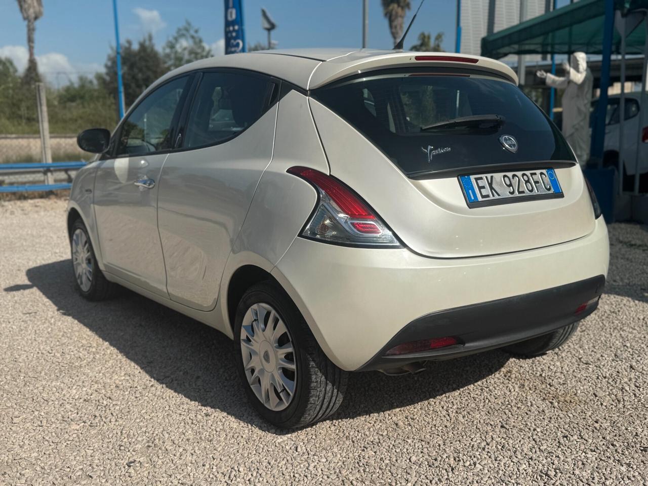 Lancia Ypsilon 1.3 MJT 16V 95 CV 5 porte 1prop. km certificati bianco perla 2011