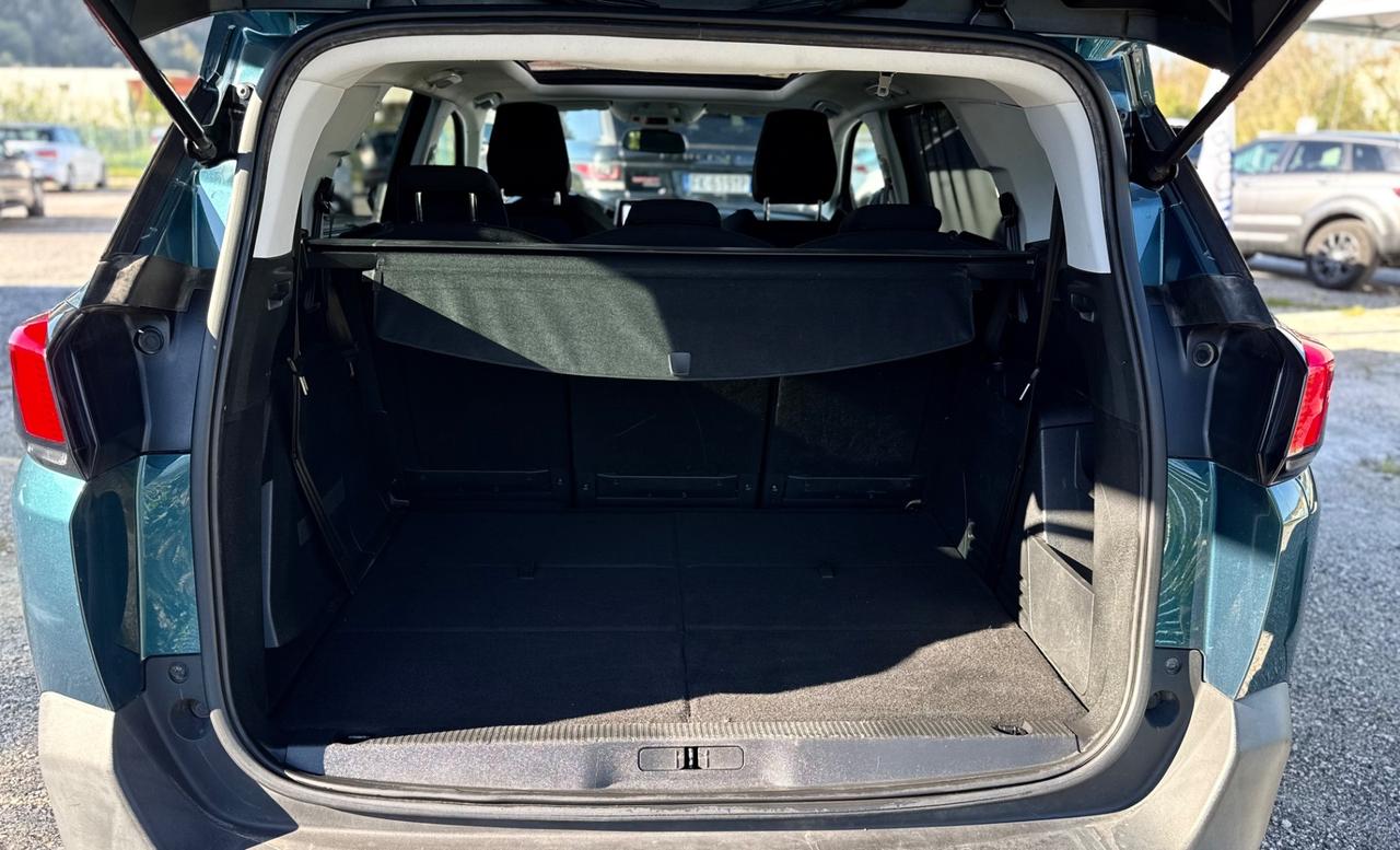PEUGEOT 5008DIESEL 7 POSTI*TETTO*CERCHI18*NAVI*TAGLPEUGEOT